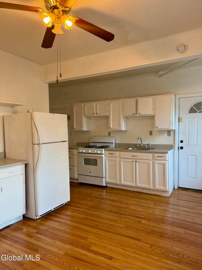 Building Photo - 290 2nd Ave