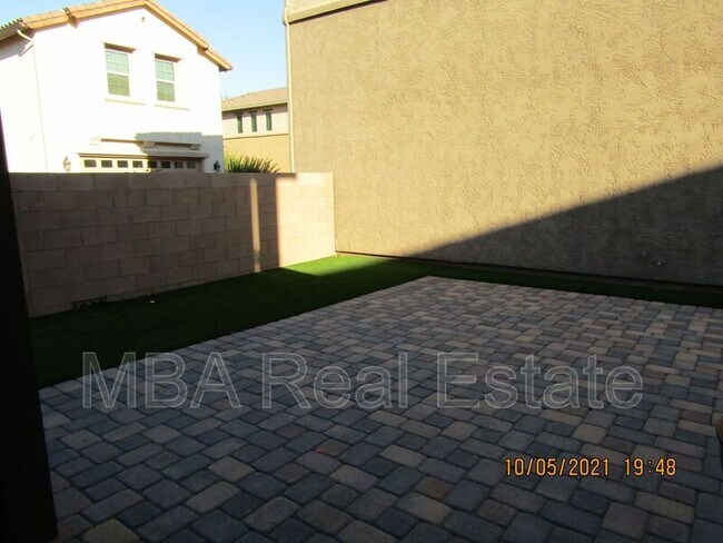 Building Photo - 863 S Annie Ln