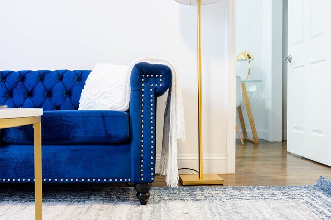 Building Photo - 1435 2nd Ave