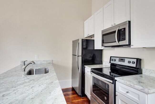 Building Photo - 2228 St Andrew St