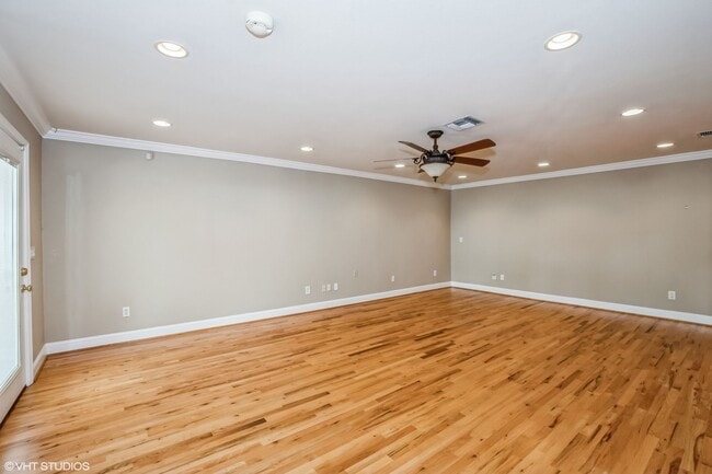 Building Photo - Spacious Cottage in College Park