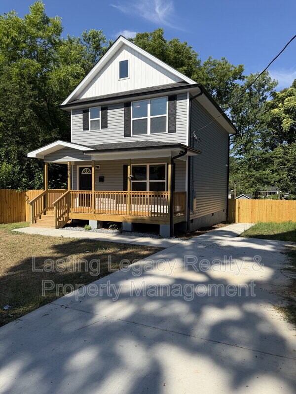 Building Photo - 2036 Harrison Ave
