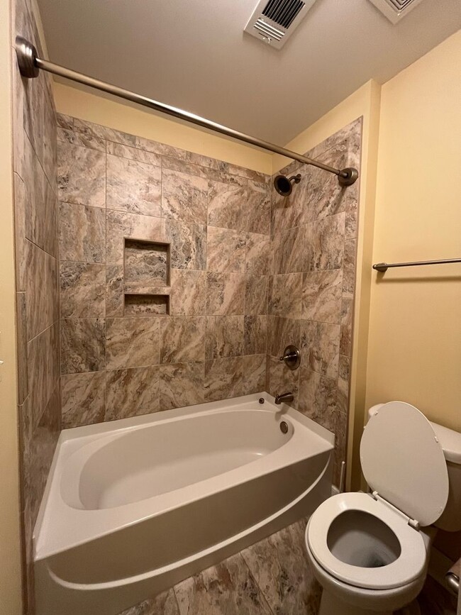 Building Photo - Riegel Pointe
