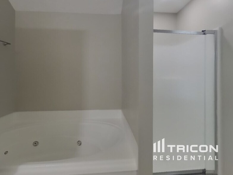 Building Photo - 1208 Holt Hills Ct