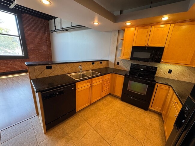 Building Photo - Beautiful Loft in Downtown Springfield
