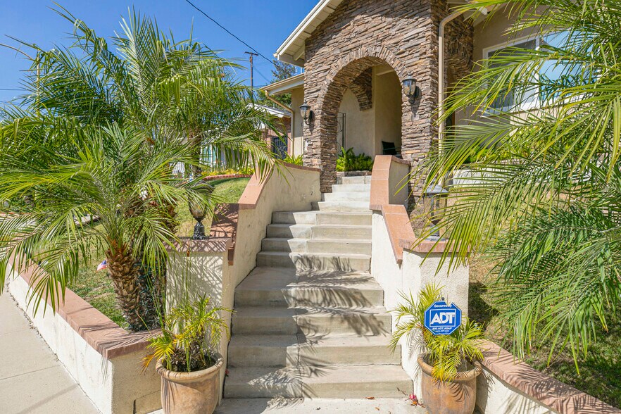 Building Photo - 9434 McLennan Ave