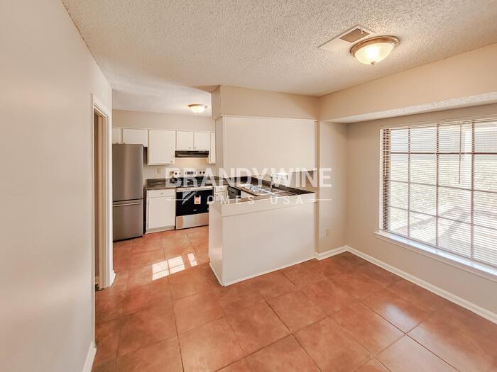 Building Photo - 6395 Golden Park Dr