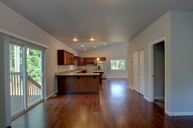 Building Photo - 1322 Lidstrom Rd SE