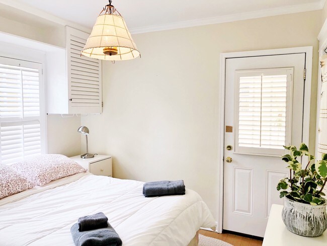 Building Photo - 2352 Ocean Ave