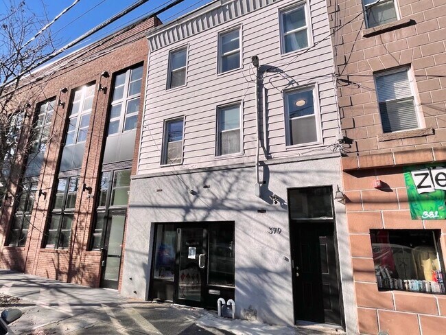 Building Photo - 379 Monmouth St