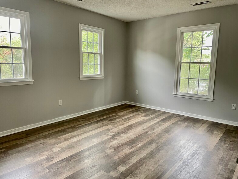 Building Photo - 1700 Choate Pl