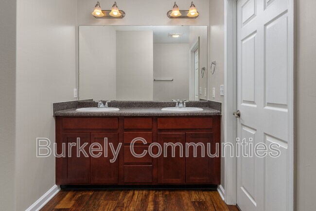 Building Photo - 104 Thornton Ct