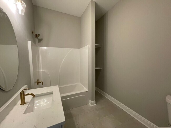 Building Photo - Modern 3BR + Office in Northwoods | Built 2022