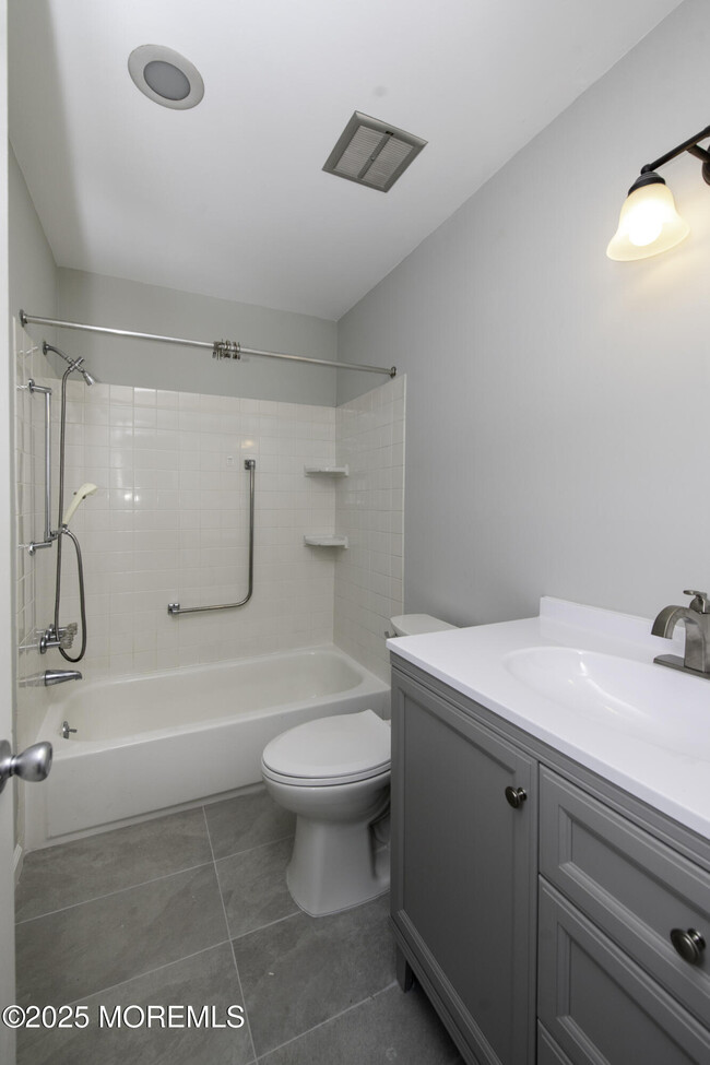Building Photo - 5B Auburn Ct