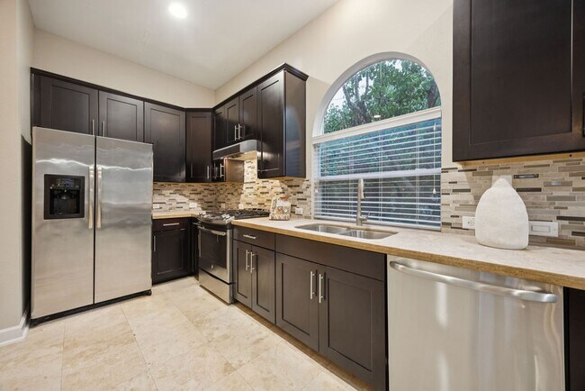 Building Photo - 5407 Lillian St