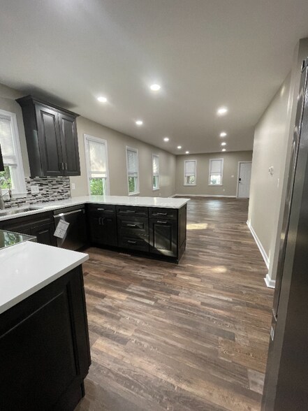 Building Photo - 808 Belmont Ave