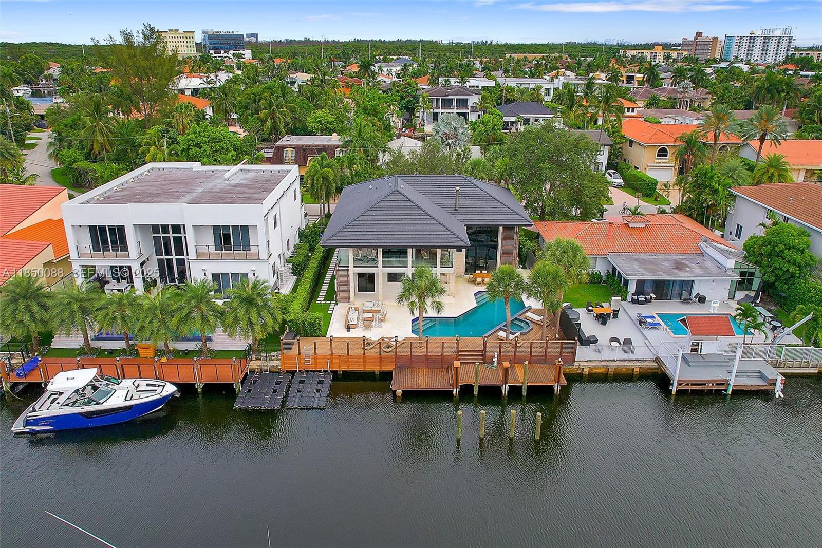 Building Photo - 3251 NE 164th St