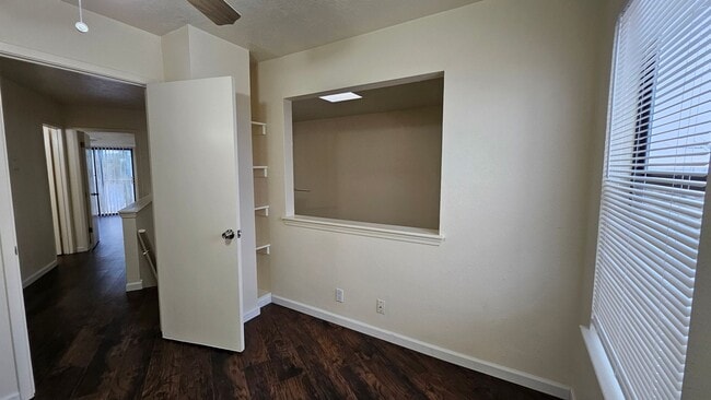 Building Photo - Martha Street NE-2208