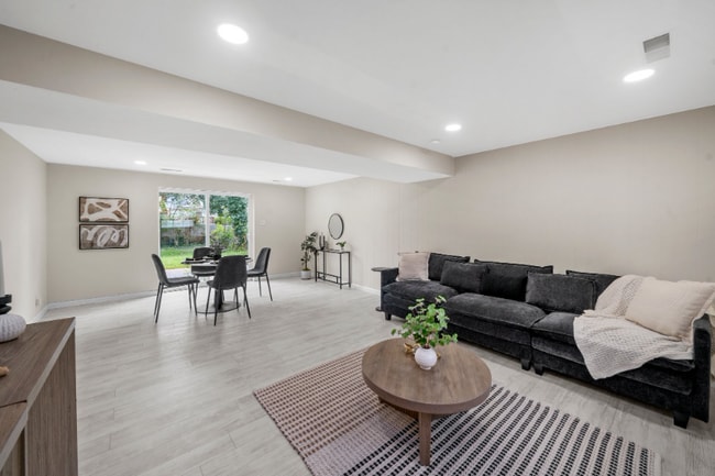 Building Photo - 383 Messina Dr