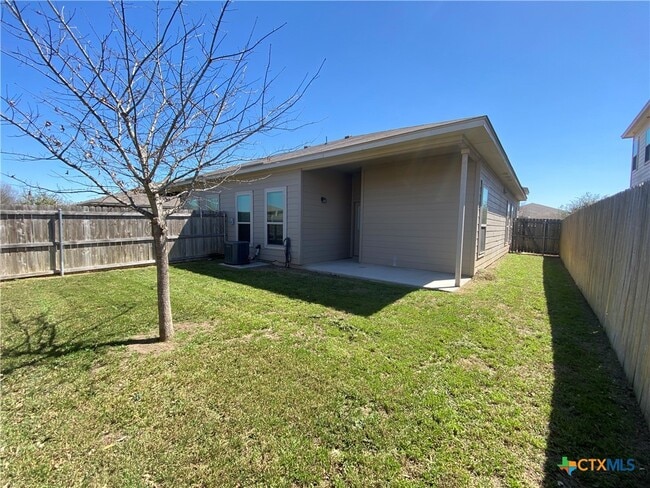 Building Photo - 2213 Avery Village