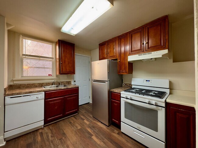 Building Photo - Large Four Bedroom Townhome in Pigtown