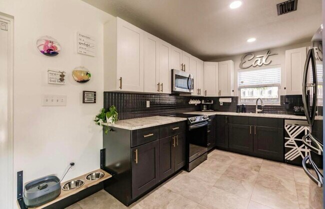 Building Photo - 1605 N N St