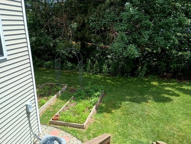 Building Photo - Spacious 3 Bedroom 2.5 Bathroom Home for Rent