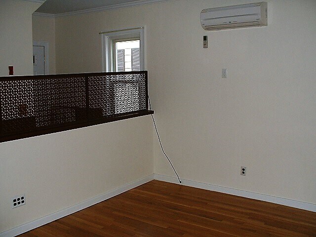 Building Photo - 393 Newton St