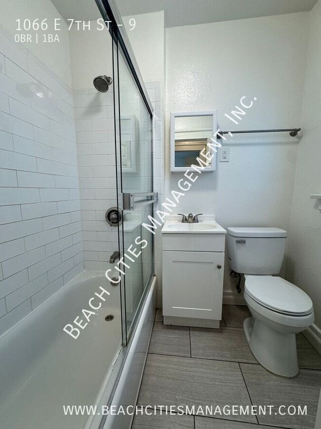 Building Photo - 1066 E 7th St