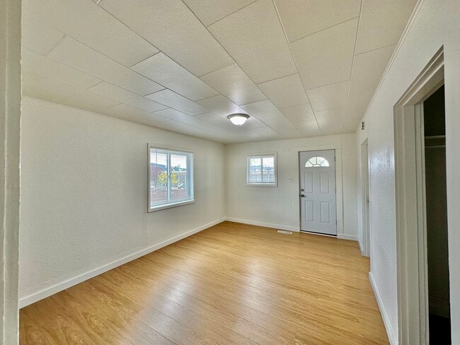 Building Photo - 2bdrm, 1 bath house with shed near Jeld We...