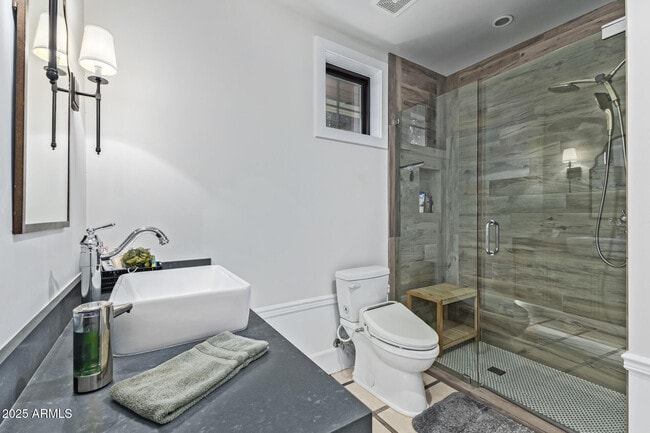 Building Photo - 3810 E Campbell Ave