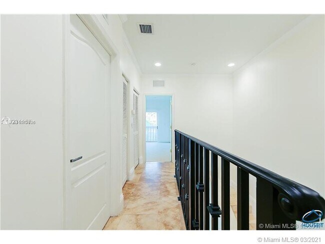 Building Photo - 3181 Matilda St