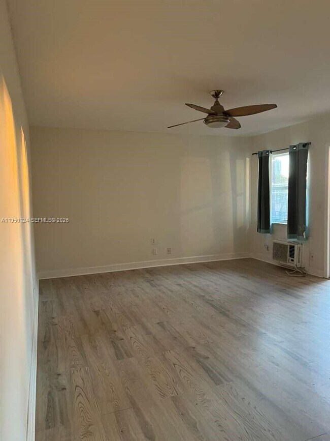 Building Photo - 1100 NE 9th Ave