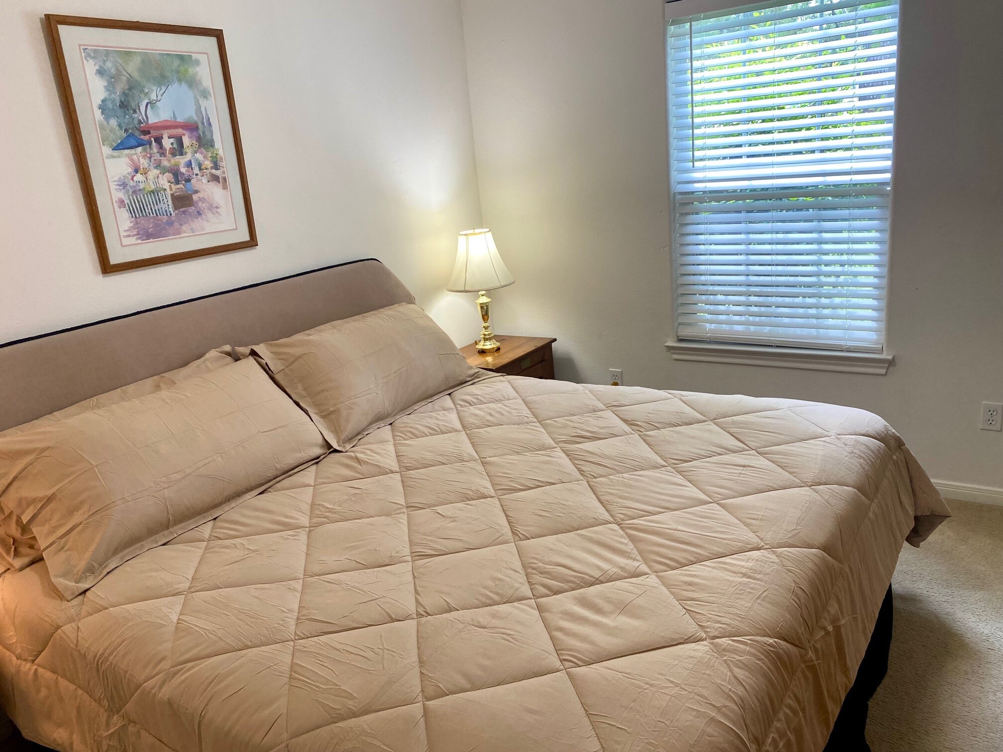 Building Photo - 1406 W April Villa