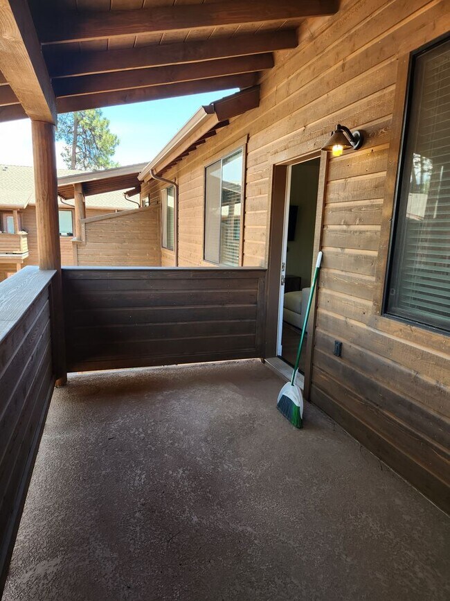 Building Photo - 200 E Malibu Dr