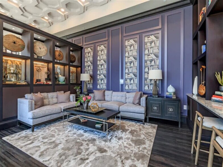 Building Photo - 725 1st Ave S