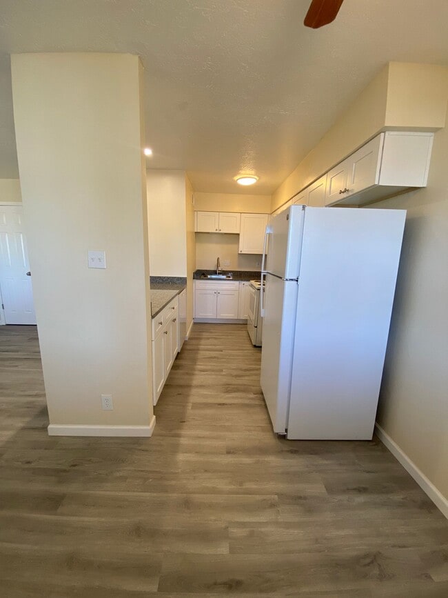 Floorplan - CRESTWOOD APARTMENTS