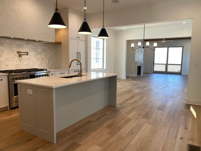 Building Photo - Beautiful New House in West Nashville - Hi...