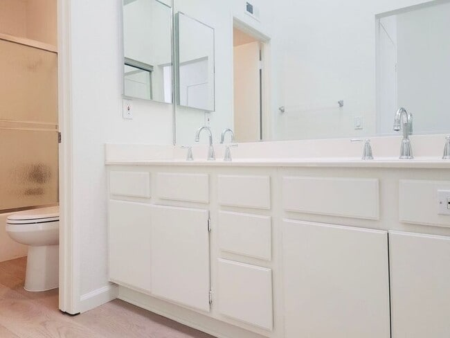 Building Photo - 2275 Hawthorne Pl