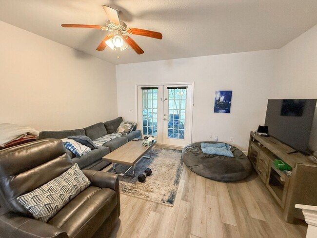 Building Photo - 2508 SW 35th Pl