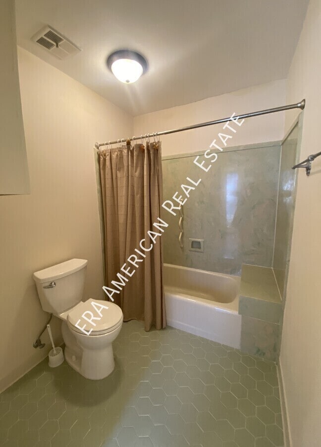 Building Photo - 925 Holbrook Cir