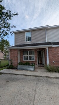 Building Photo - 110 Camille St