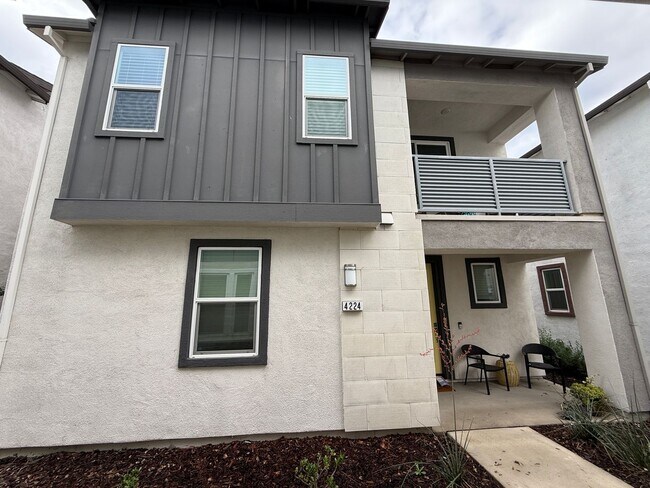 Building Photo - Pristine Condo in Monterey Village Gated Community