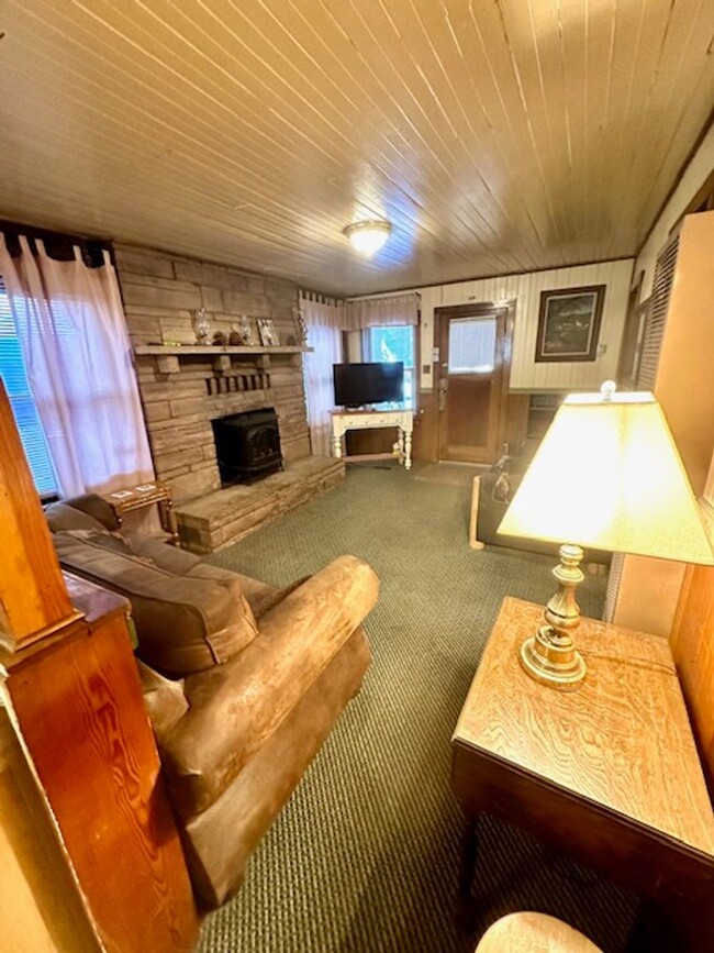 Building Photo - Sweet Tahoe Charm Cabin! Available Now!! f...