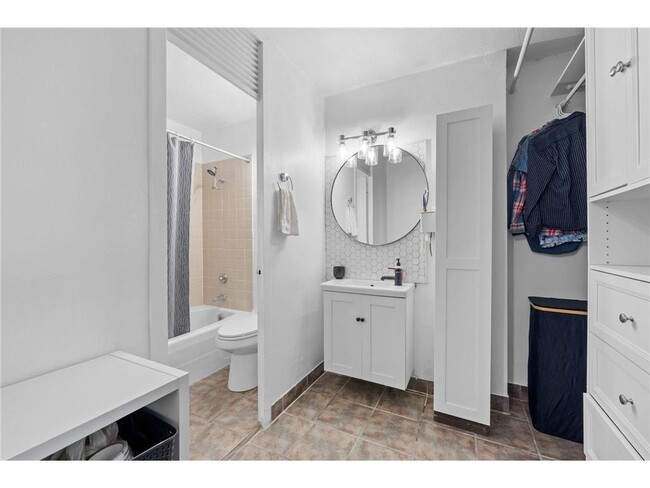 Building Photo - 15 S 1st St