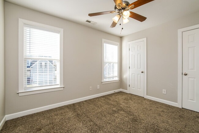 Building Photo - 3011 Watsonia Dr