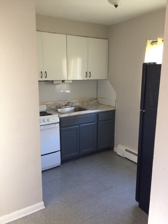 Kitchen - 3638 W 117th St