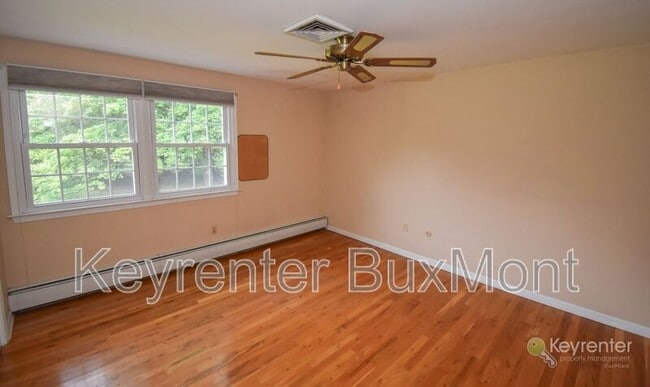 Building Photo - 5 Cedar Woods Dr