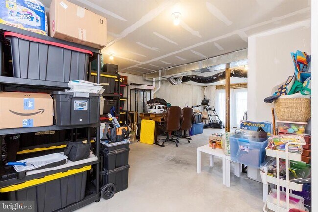 Building Photo - 18 Needle Ct