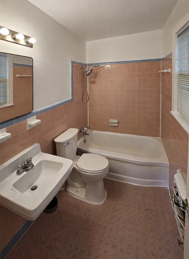 Building Photo - 1621 Wesley St